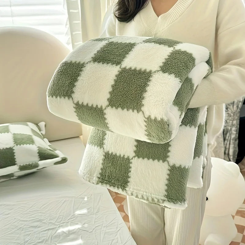 Traditional Style Plaid Blanket